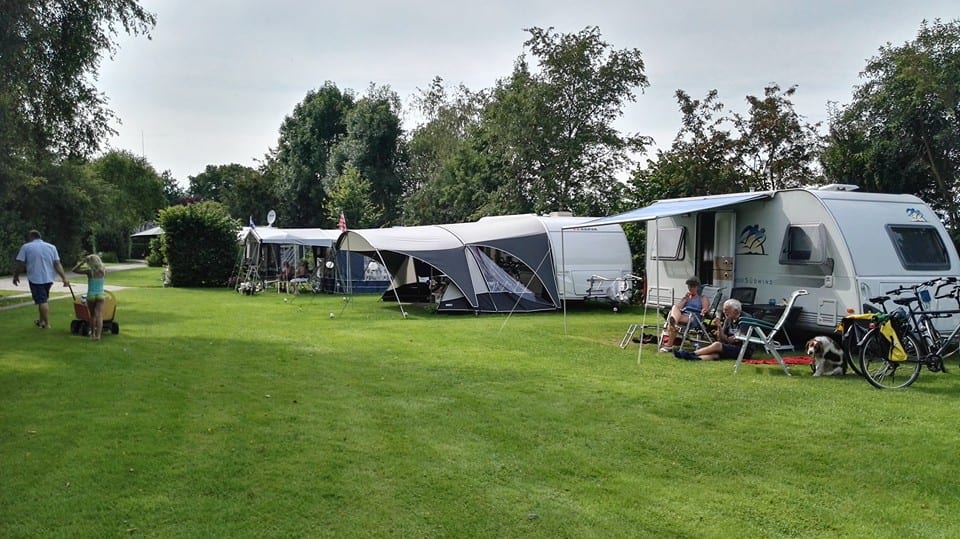 Camping De Bosfluiter